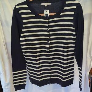 NWT GAP Sweater - Size Medium